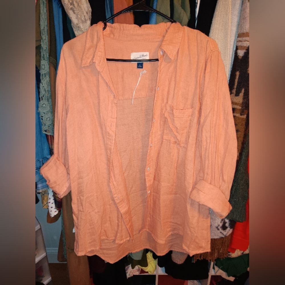 Universal thread peach button down